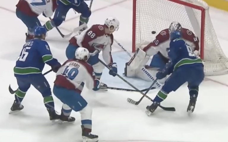 Read more about the article Canucks Roar Back To Beat Avalanche, 4-2